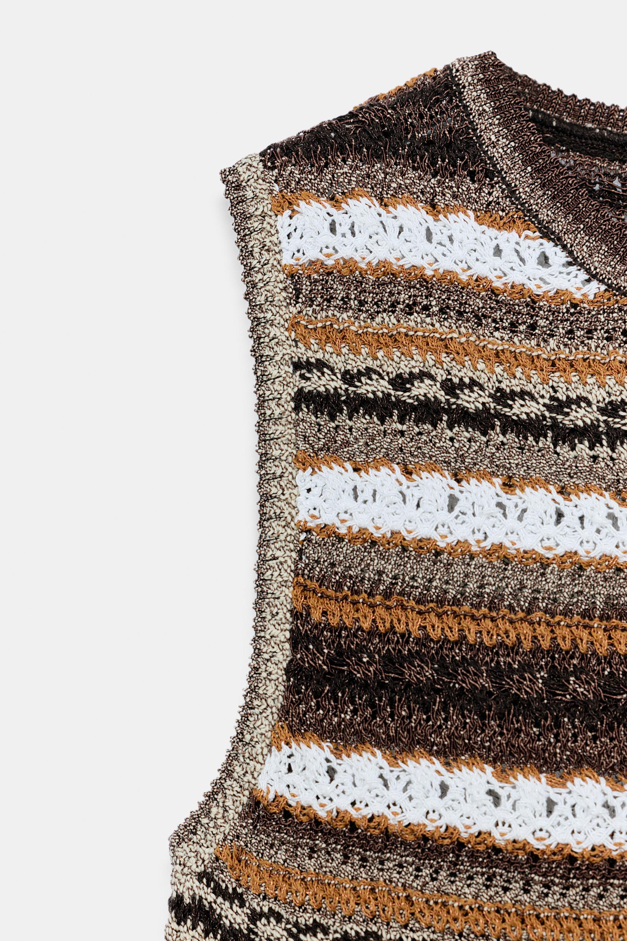 TEXTURED STRIPED KNIT TOP